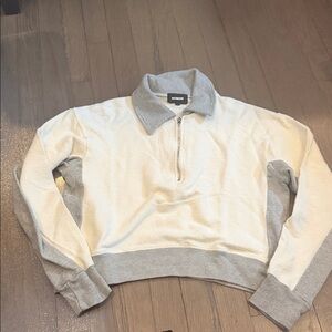 Monrow Women's Cream and Gray Sweater